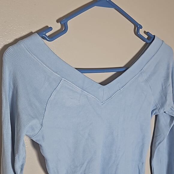NWOT Shannen Slinky-fit tee by BDG Urban Outfitters Sz Medium Baby Blue - Picture 9 of 13